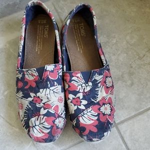 TOMS Flowers Red/Blue/White Canvas Slip-On 7.5